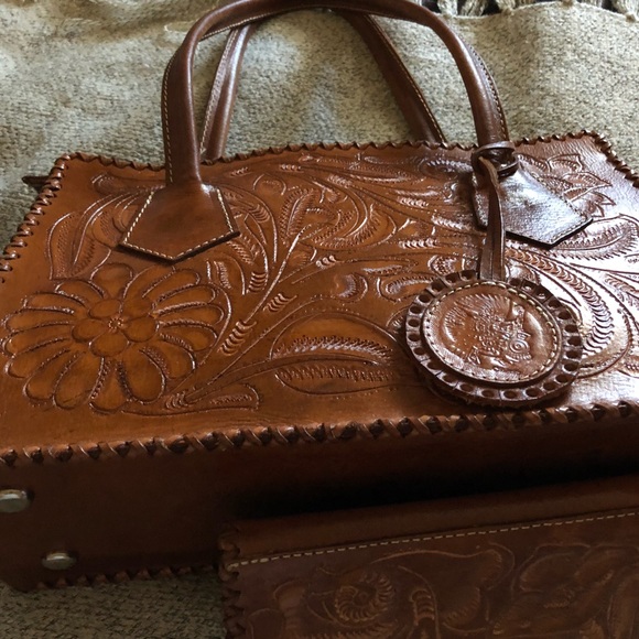 Nice purse - Picture 3 of 8